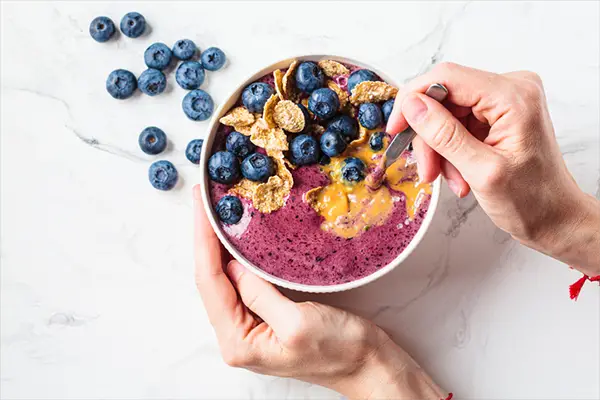 smoothie bowl with blueberries and peanut butter | Superfood Smoothies